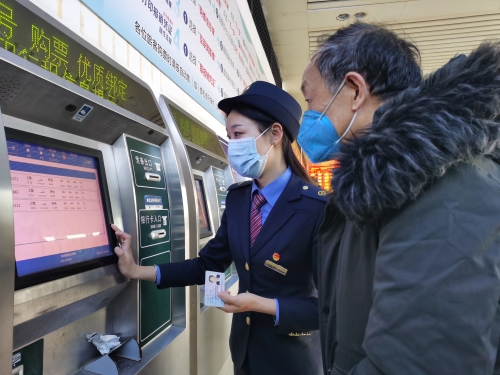 3.搭乘春游列車　暢游贛閩美景。徐旭輝　攝