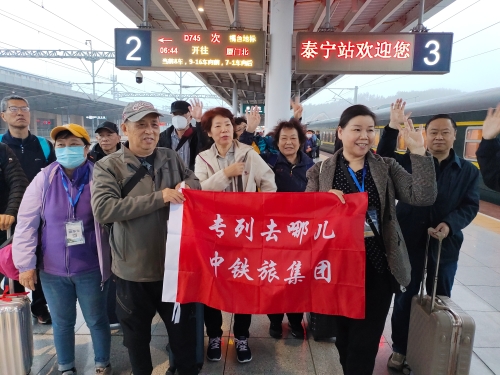 福建今年首趟旅游專列抵達(dá)泰寧.劉述鵬攝