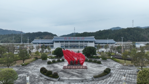 古田會(huì)址站站前廣場全貌圖  呂建青攝